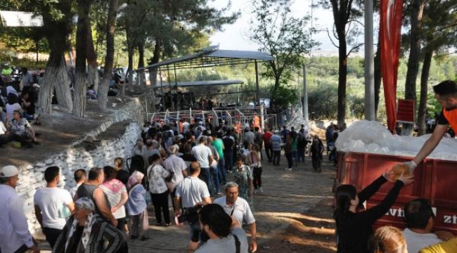 Karacasu'da 740 yıllık keşkek geleneği devam etti