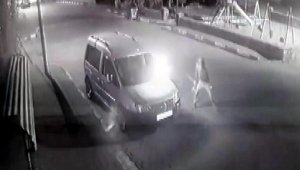 Kardeşinin aracını ateşe verdi; o anlar kamerada