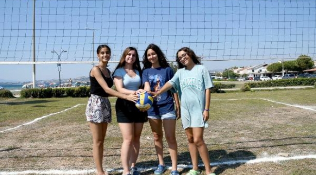 Kuşadası Belediyesi Elif'in voleybol sahası isteği yerine getirdi