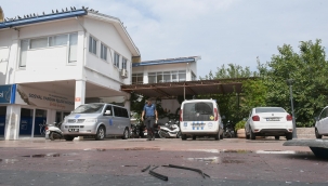 Kuşadası Belediyesi'nin zabıta aracına çirkin saldırı