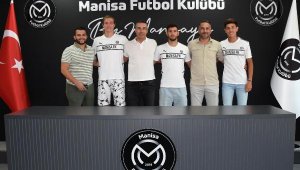 Manisa FK 3 gencini profesyonel yaptı