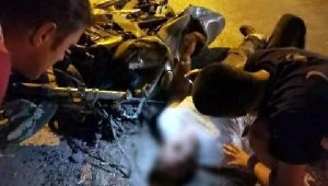 Manisa'da 2 motosiklet çarpıştı; dede öldü, torunu yaralı