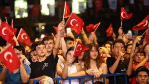 Manisa'da 30 Ağustos coşkusu Mustafa Ceceli ve Volkan Konak ile doruğa ulaştı