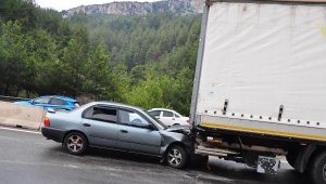 Manisa'da 7 araç birbirine girdi; 2'si çocuk 5 yaralı