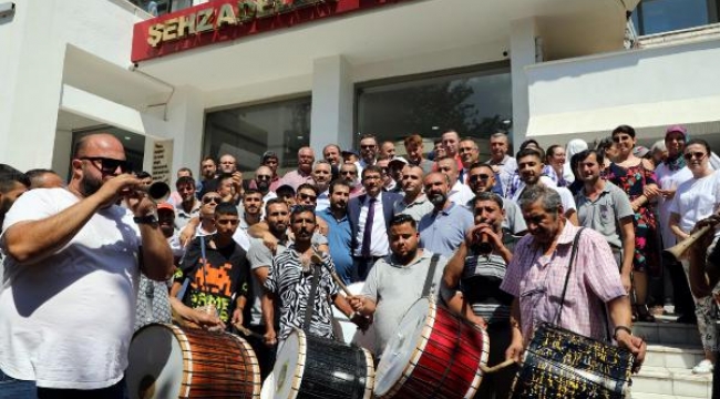 Manisa'nın Şehzadeler Belediyesi'nde davul zurnalı zam sevinci