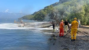 Marmaris'te sürat teknesi alev alev yandı 