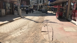 Menemen'yol kavgası sürüyor: Siz ancak bozarsınız, biz ise yaparız