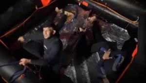 Mezalim! Elleri kelepçeli can salına bindirdiler