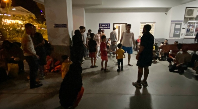 Muğla'da, tırın içindeki 68 kaçak göçmen ile şoför yakalandı