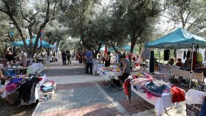 Narlıdere'de 'Gece Pazarı' yoğun ilgi görüyor