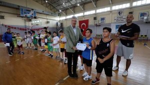 Narlıdere'de yaz eğitimini tamamlayan sporculara sertifika