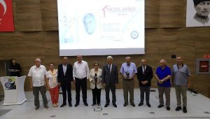 Oktay Akbal Ödülü'nü Zeynep Göğüş kazandı