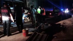 Otoyolda faciaı: 2 ölü, 1 yaralı