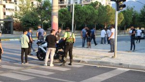 Polis aracıyla otomobil çarpıştı; 1'i polis 9 yaralı