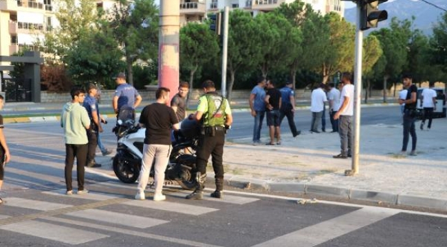 Polis aracıyla otomobil çarpıştı; 1'i polis 9 yaralı