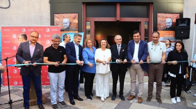 Ressam Prof. Dr. Devrim Erbil, memleketi Uşak'ta sevenleriyle buluştu 