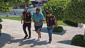 Restoranda hesap öderken, sahte dolarlar ile yakalandı