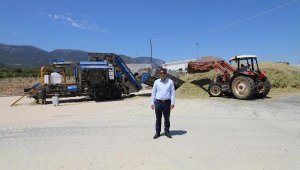 Şehzadeler'de tarıma kazandırılan atıl arazide ilk hasat yapıldı