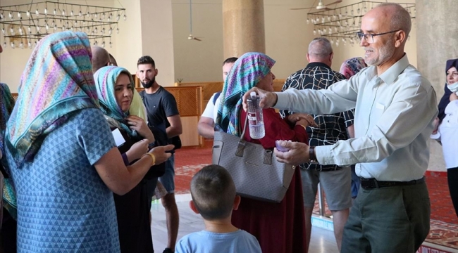 Selçuk İsabey Cami imamı turistlerin en sevdiği