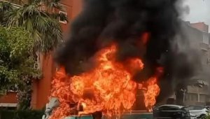 Seyir halindeki yolcu minibüsü alev aldı