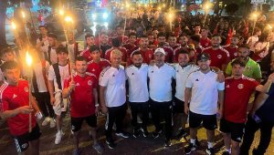 Turgutluspor tam kadro bayram kutladı