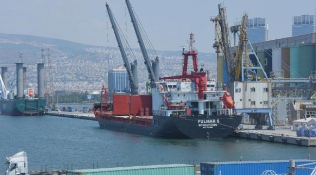 Ukrayna'dan 11 bin 730 ton mısır taşıyan gemi, İzmir Alsancak Limanı'nda
