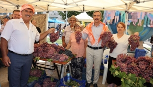 Urla Bağbozumu Şenlikleri başladı, çiftçiler ürünlerini satışa sundu