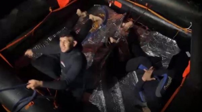 Yunan unsurlarının darbedip, Türk kara sularına ittiği kaçak göçmenler taburcu oldu