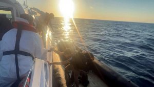 Yunanistan'ın geri ittiği 21 göçmen kurtarıldı