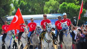 100 yıl önceki gibi... Manisa'da süvarili kurtuluş coşkusu