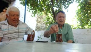 54 yıl önce tanıştığı ABD'li editörü, her yıl köyünde ağırlıyor