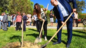 'Aigai Arkeoloji ve Doğa Okulu Projesi' fidan dikimi etkinliği ile sona erdi
