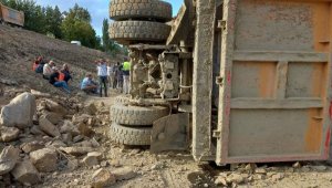 Aydın'da, devrilen hafriyat kamyonetinin sürücüsü öldü