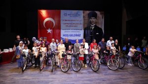 Aydınlı çocukların 100'üncü yıl ödülleri Çerçioğlu'ndan