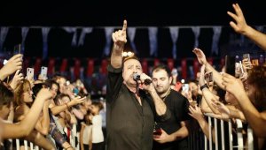 Aydınlılar kurtuluş coşkusunu Haluk Levent konseriyle yaşadı