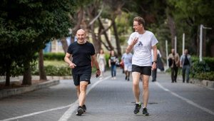 Başkan Soyer ile Büyükelçi Meyer-Landrut Otomobilsiz Kent Günü'ne yürüyerek başladı