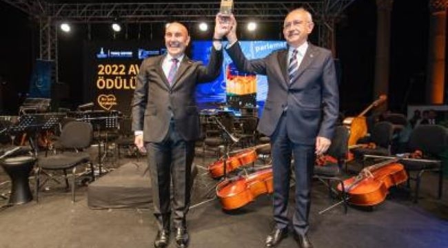 Başkan Soyer: "Ödülü 4,5 milyon İzmirli adına alıyorum"