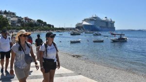 Bodrum'a 2 kruvaziyer gemi, 5 bin 316 turist getirdi