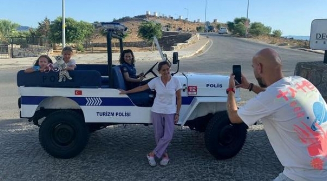 Bodrum'da 1954 model 'Turizm Polisi Aracı' büyük ilgi görüyor