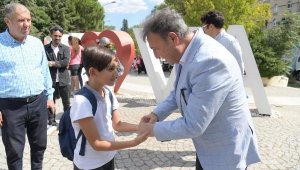 Bornova Belediyesi öğrenciler eğitim ve yurt desteği veriyor