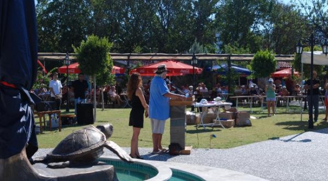 'Carettaların annesi' anısına anıt açıldı