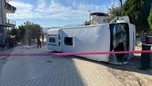 Denizli'de TIR ile işçi midibüsü çarpıştı: 17 yaralı