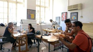 DEÜ, çalgı yapım ustalarını İzmir'de buluşturdu