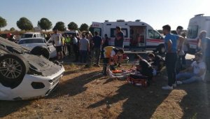 Didim'de 2 otomobil çarpıştı: 5 kişi yaralandı