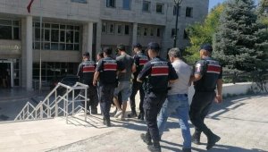 Dikkat çekmemek için kabloları kiraladıkları lüks araçla çalmışlar