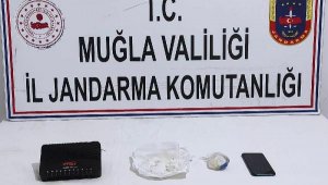 Durdurulan araçtaki Wİ-Fİ cihazından uyuşturucu çıktı; 1 gözaltı