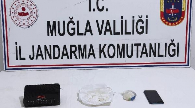 Durdurulan araçtaki Wİ-Fİ cihazından uyuşturucu çıktı; 1 gözaltı