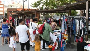 El emeği ürünler Narlıdere'de vatandaşlarla buluştu