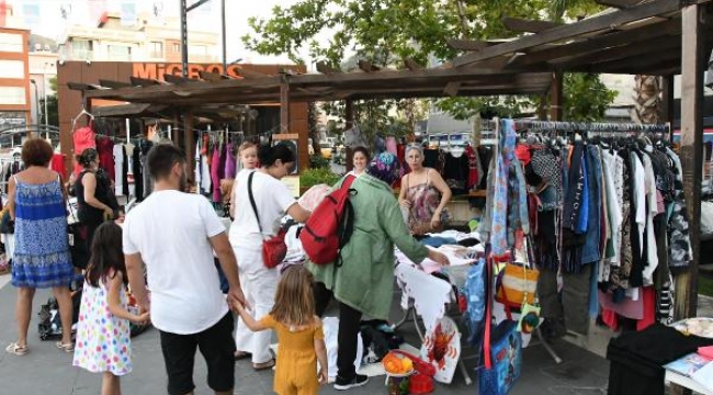 El emeği ürünler Narlıdere'de vatandaşlarla buluştu