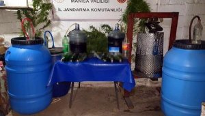 Evinde Hint keneviri ve sahte şaraplarla yakalandı